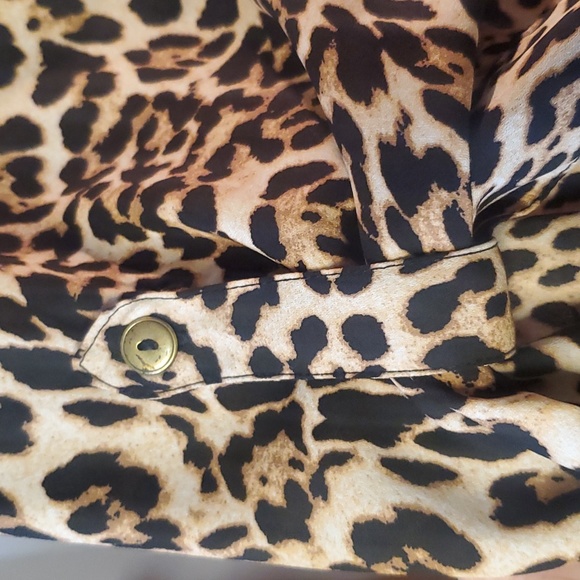Leopard print Blouse 🐆 - Picture 4 of 5